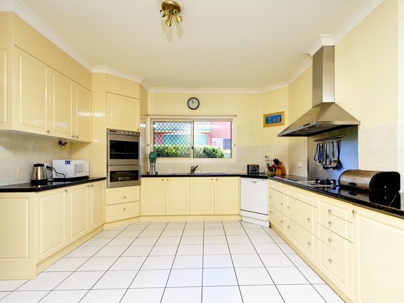 10 Mansfield Place, Mansfield QLD 4122