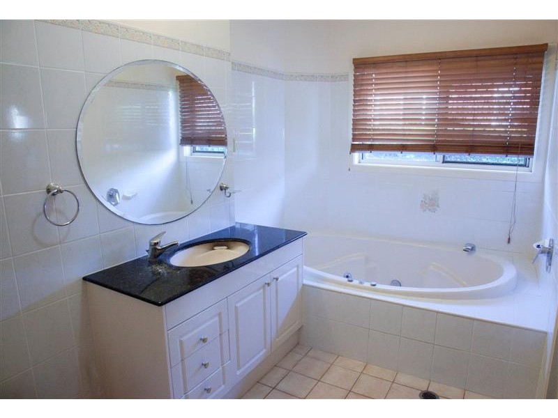 10 Mansfield Place, Mansfield QLD 4122