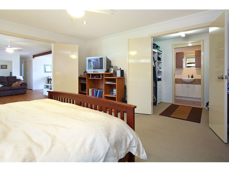 2 Melon Street, Mansfield QLD 4122