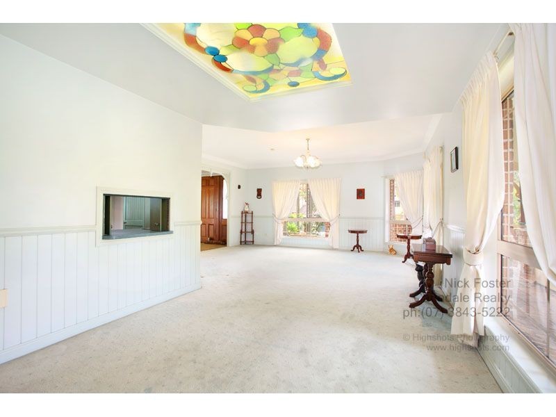 37 Amersham Crescent, Carindale QLD 4152