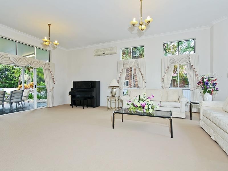 11  Carrington Place, Carindale QLD 4152