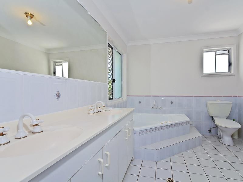 11  Carrington Place, Carindale QLD 4152