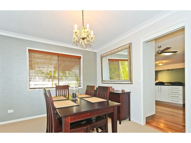 138 Kilmorey Street, Carindale QLD 4152