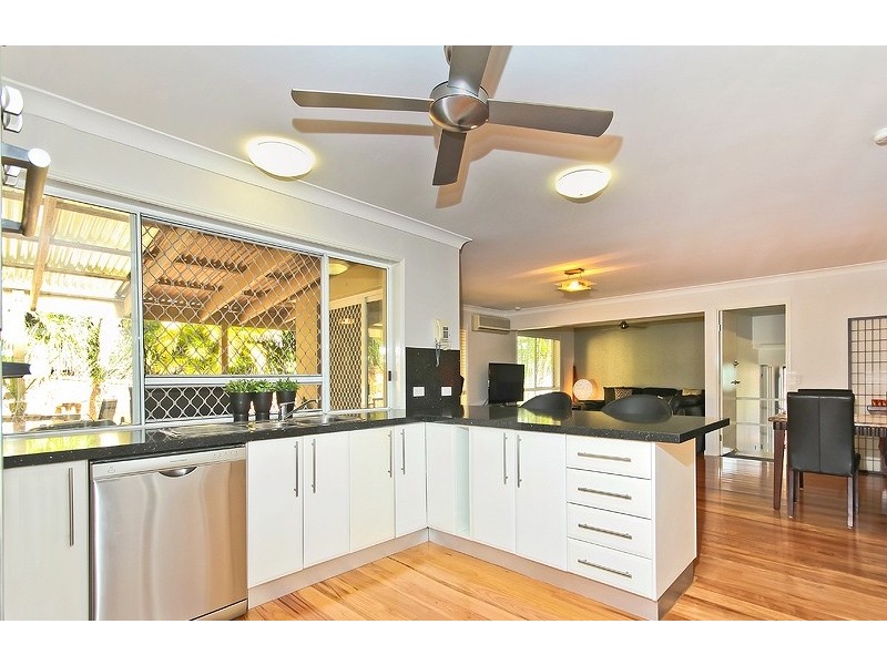 138 Kilmorey Street, Carindale QLD 4152