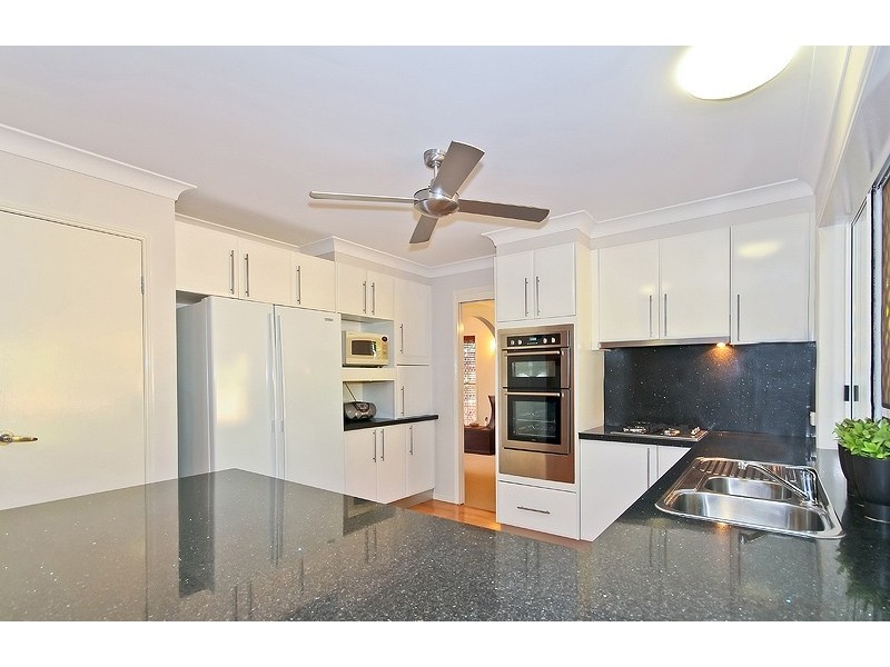 138 Kilmorey Street, Carindale QLD 4152