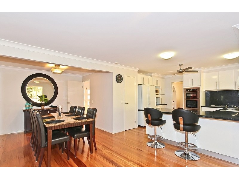 138 Kilmorey Street, Carindale QLD 4152