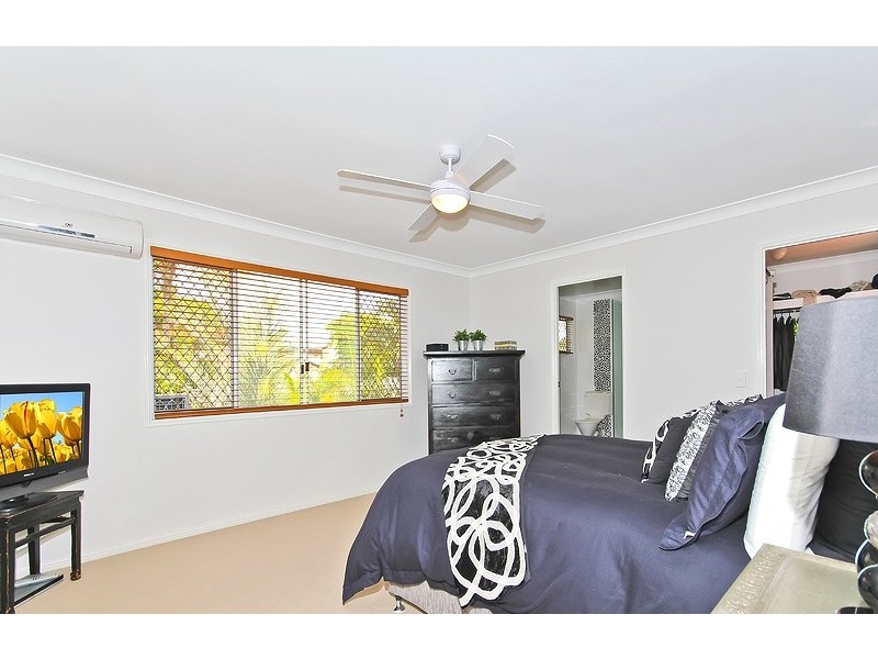138 Kilmorey Street, Carindale QLD 4152