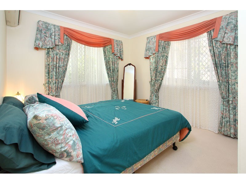 6 Wallen Place, Wynnum West QLD 4178