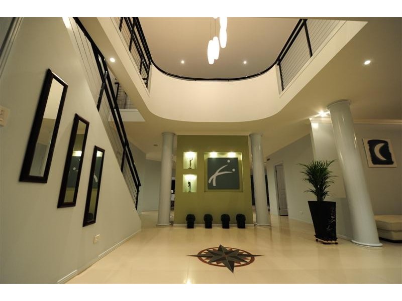 16 Ashbourne Close, Carindale QLD 4152