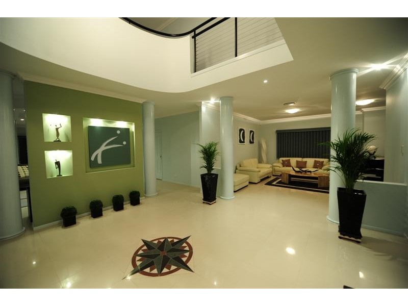 16 Ashbourne Close, Carindale QLD 4152