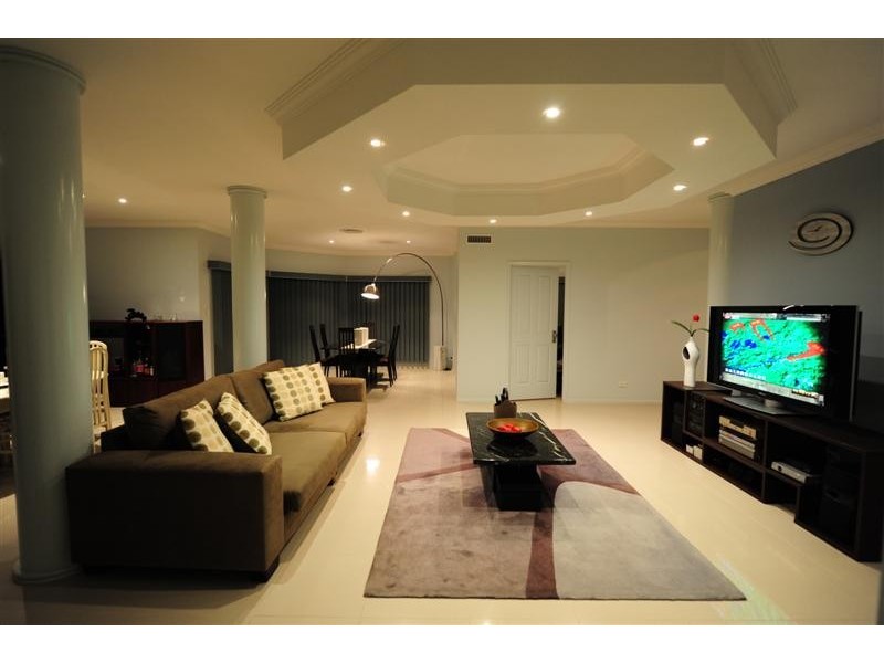 16 Ashbourne Close, Carindale QLD 4152