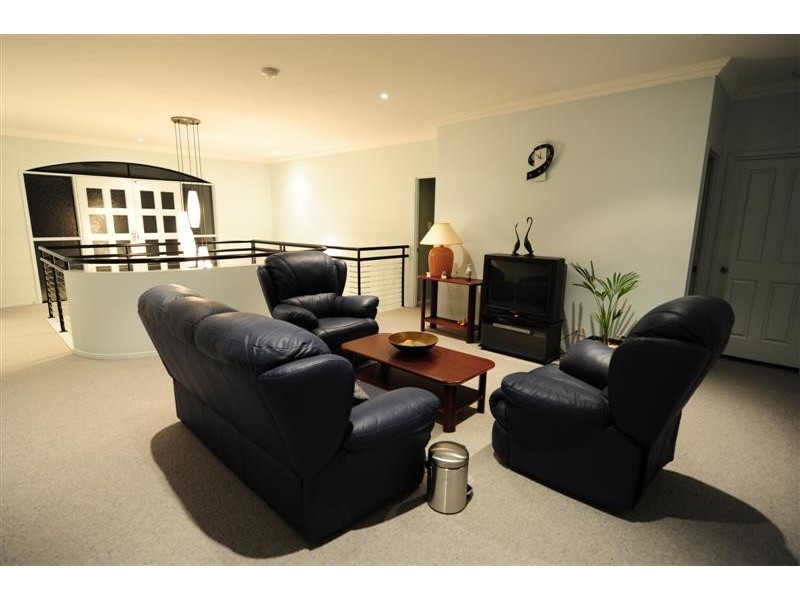 16 Ashbourne Close, Carindale QLD 4152