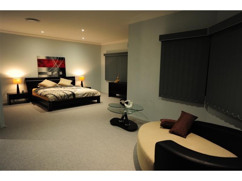 16 Ashbourne Close, Carindale QLD 4152