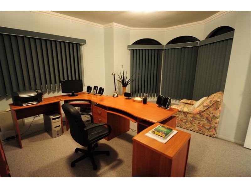 16 Ashbourne Close, Carindale QLD 4152