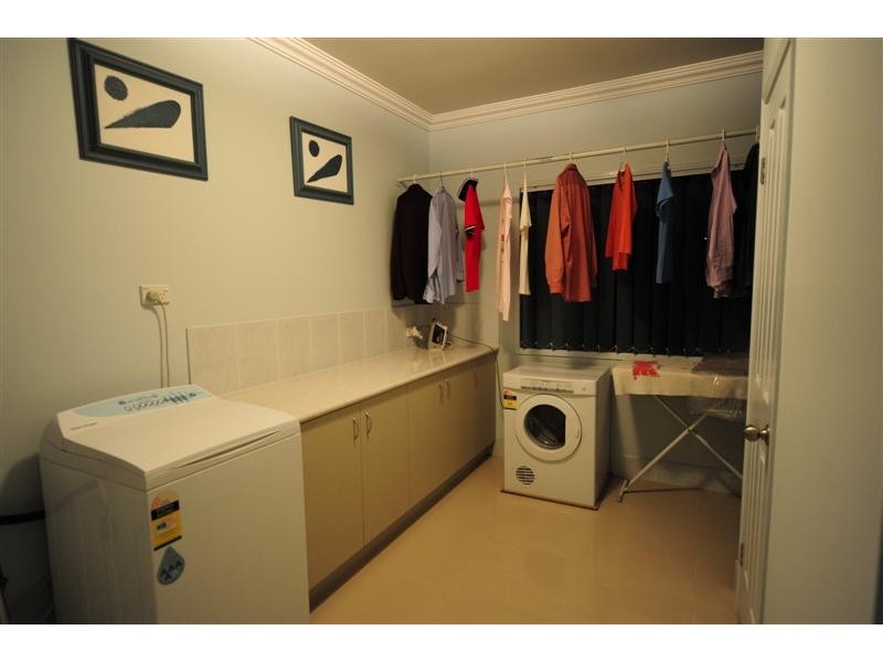 16 Ashbourne Close, Carindale QLD 4152