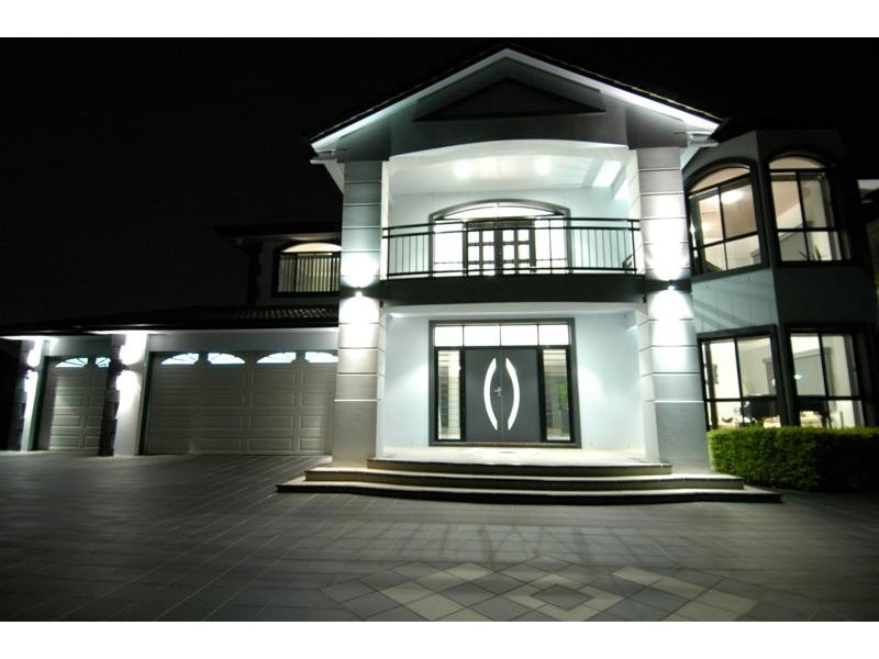 16 Ashbourne Close, Carindale QLD 4152