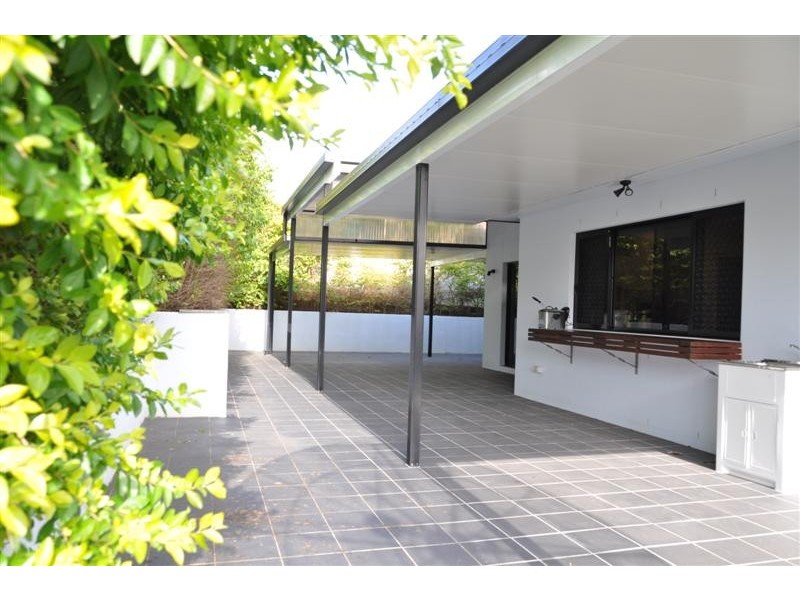 16 Ashbourne Close, Carindale QLD 4152