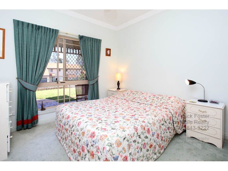 37 Amersham Crescent, Carindale QLD 4152