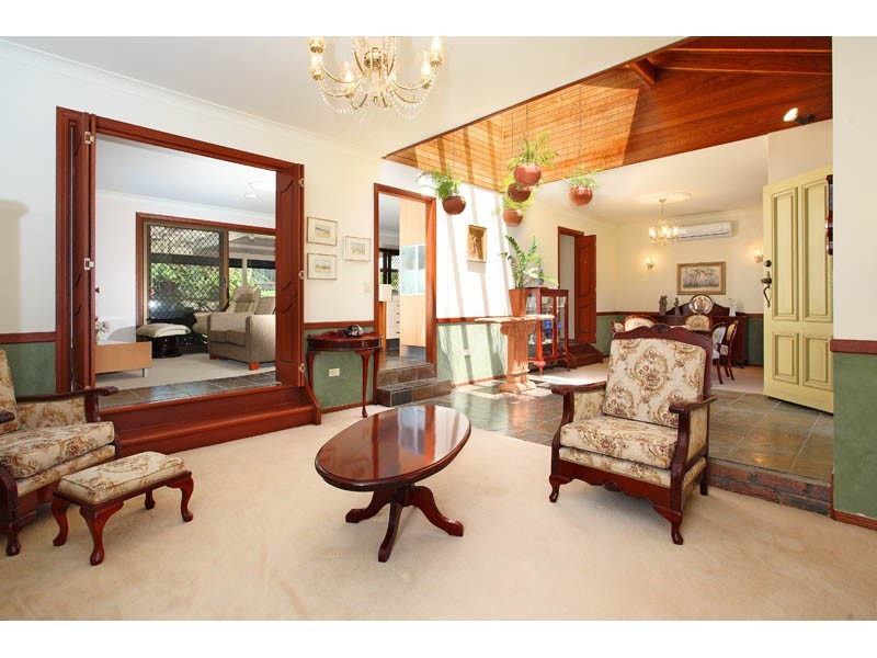 5 Waverney Court, Carindale QLD 4152