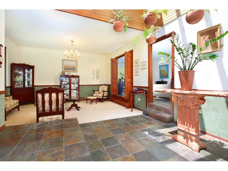 5 Waverney Court, Carindale QLD 4152