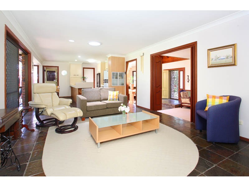 5 Waverney Court, Carindale QLD 4152