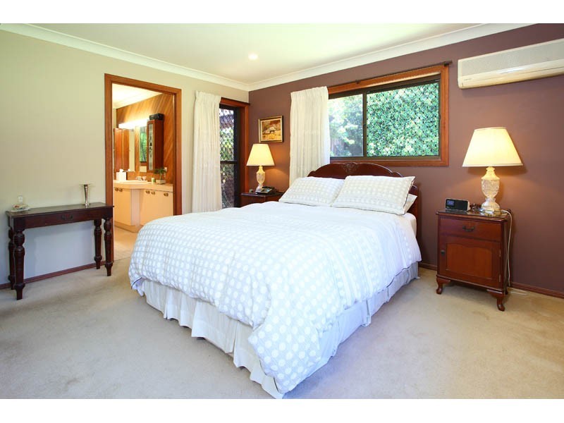 5 Waverney Court, Carindale QLD 4152