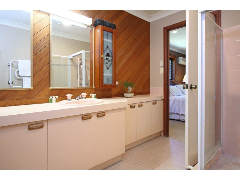 5 Waverney Court, Carindale QLD 4152