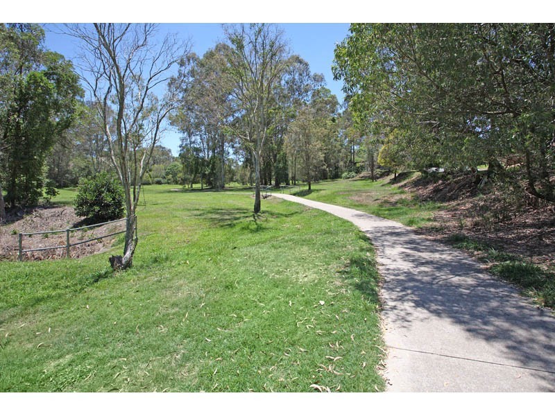 5 Waverney Court, Carindale QLD 4152