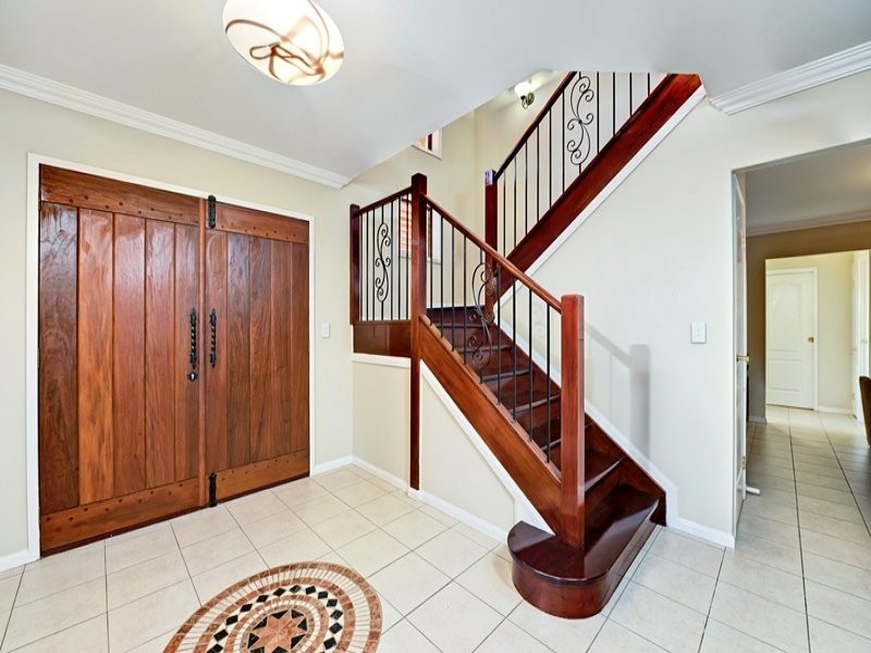 11 Ashbourne Close, Carindale QLD 4152