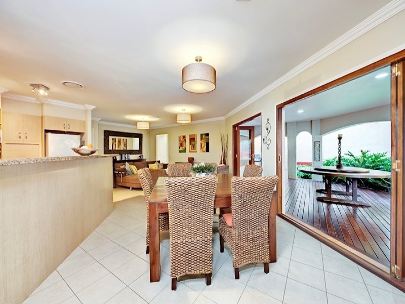 11 Ashbourne Close, Carindale QLD 4152