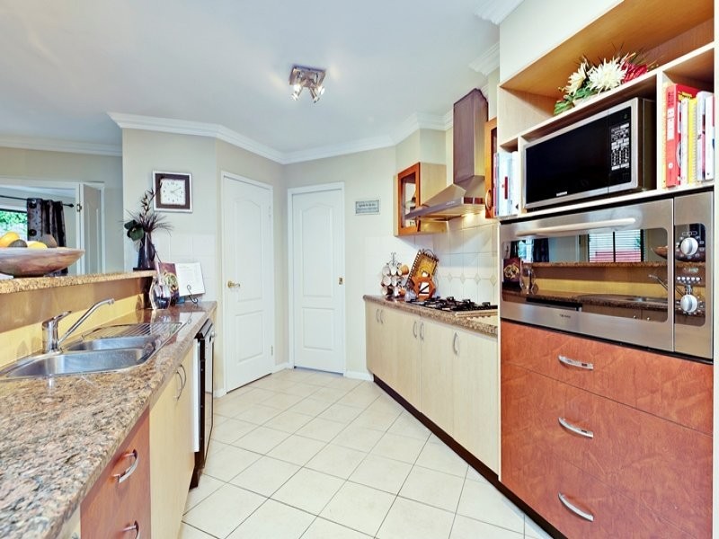 11 Ashbourne Close, Carindale QLD 4152