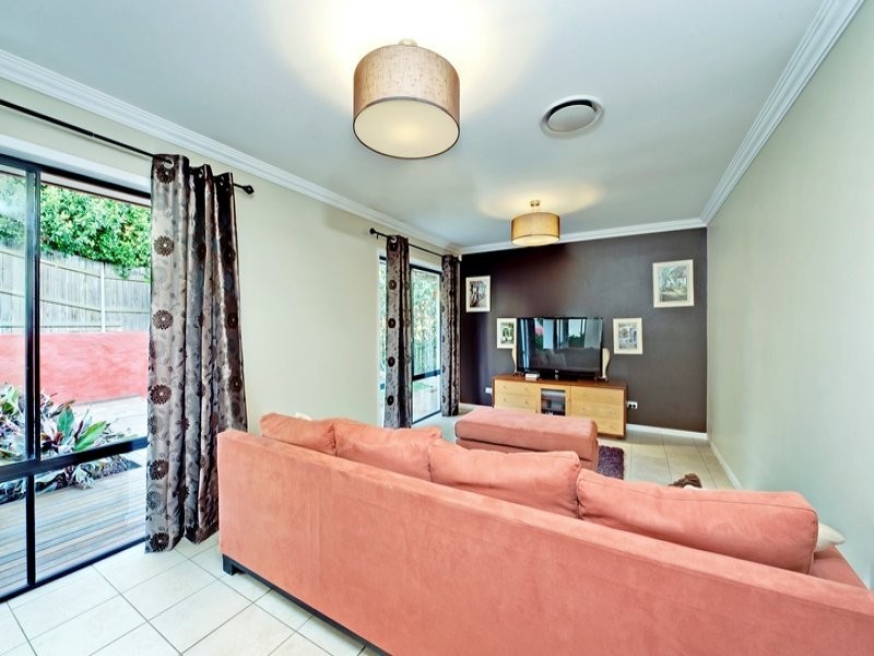 11 Ashbourne Close, Carindale QLD 4152