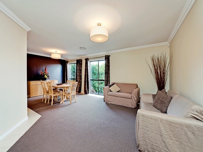 11 Ashbourne Close, Carindale QLD 4152