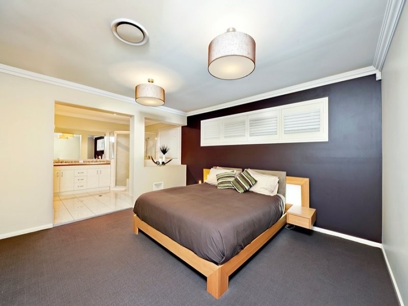 11 Ashbourne Close, Carindale QLD 4152