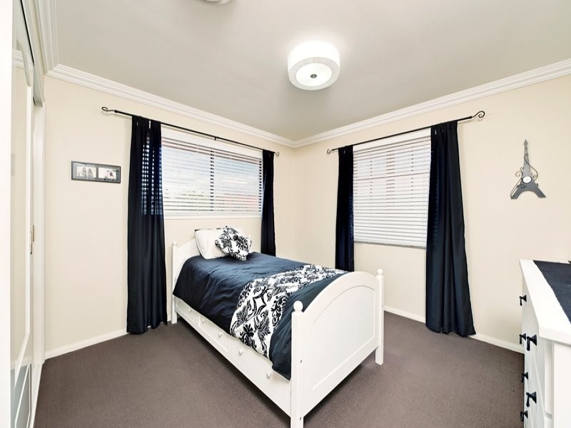 11 Ashbourne Close, Carindale QLD 4152