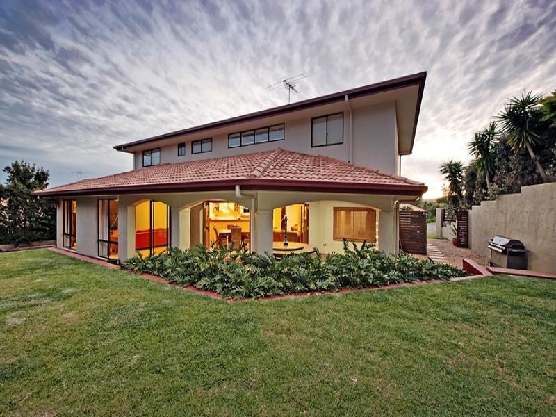 11 Ashbourne Close, Carindale QLD 4152