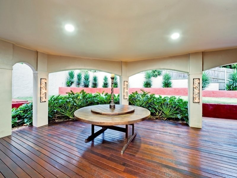 11 Ashbourne Close, Carindale QLD 4152