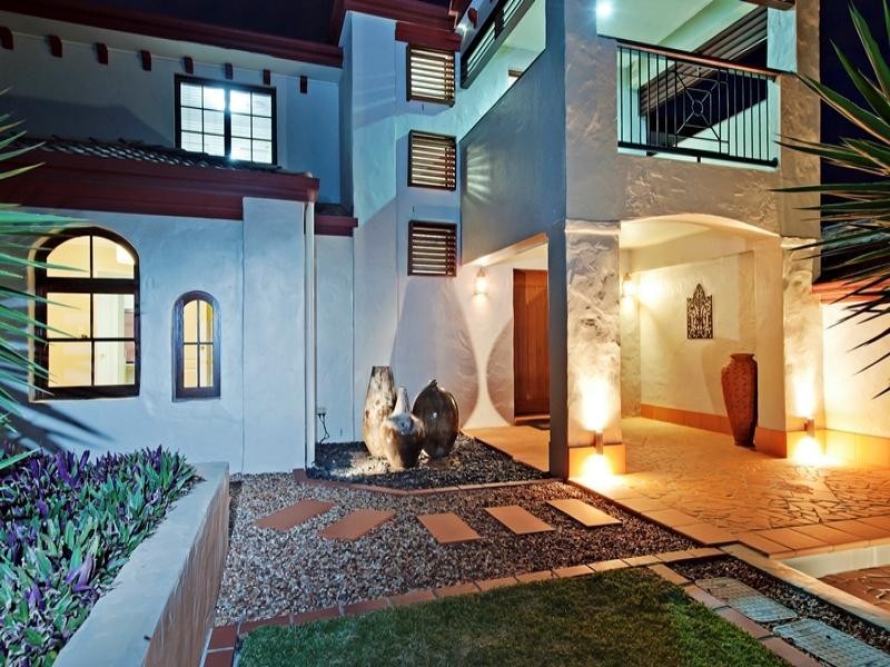 11 Ashbourne Close, Carindale QLD 4152