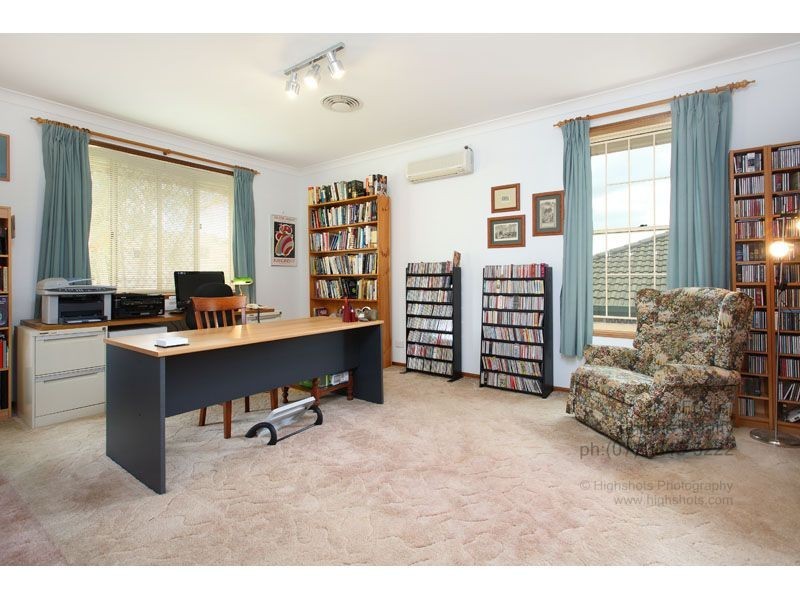 6 Lonsdale Place, Wishart QLD 4122