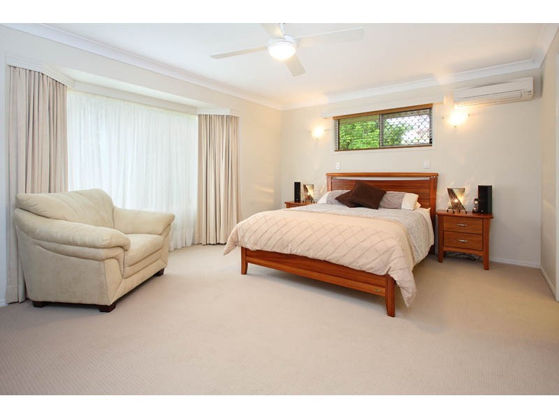 10 Empress Drive, Carindale QLD 4152