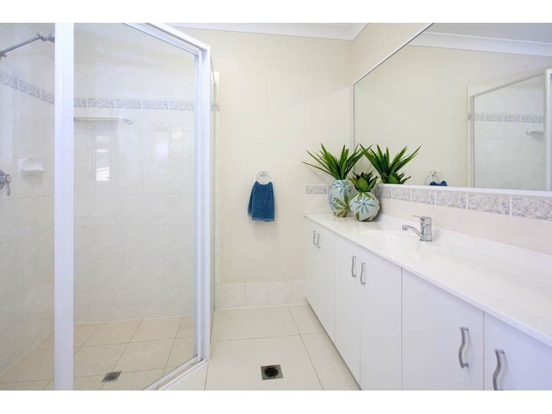 10 Empress Drive, Carindale QLD 4152