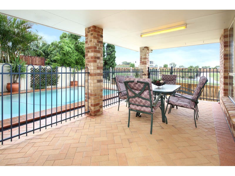 10 Empress Drive, Carindale QLD 4152