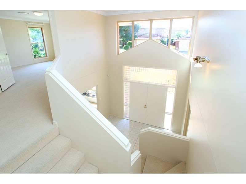 8 Pinehurst Place, Carindale QLD 4152