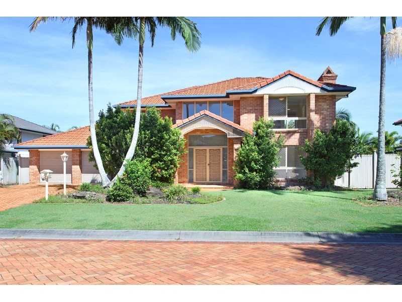 8 Pinehurst Place, Carindale QLD 4152