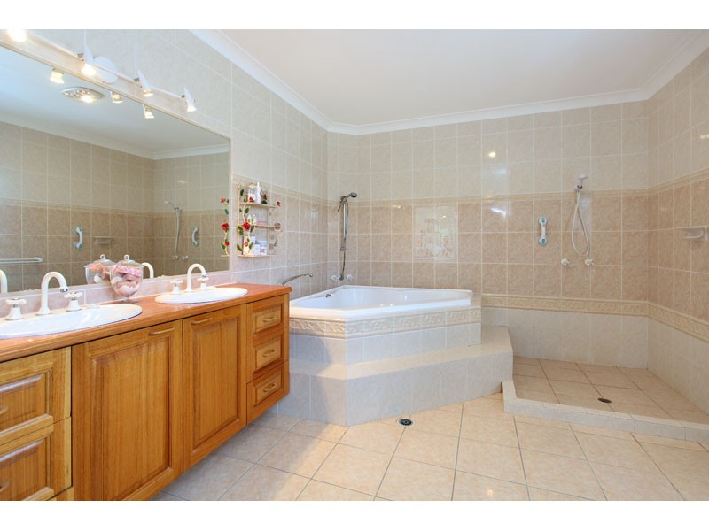 38 Woodland Street, Carindale QLD 4152