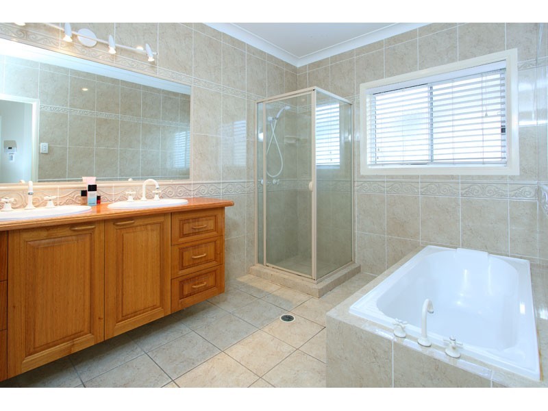 38 Woodland Street, Carindale QLD 4152