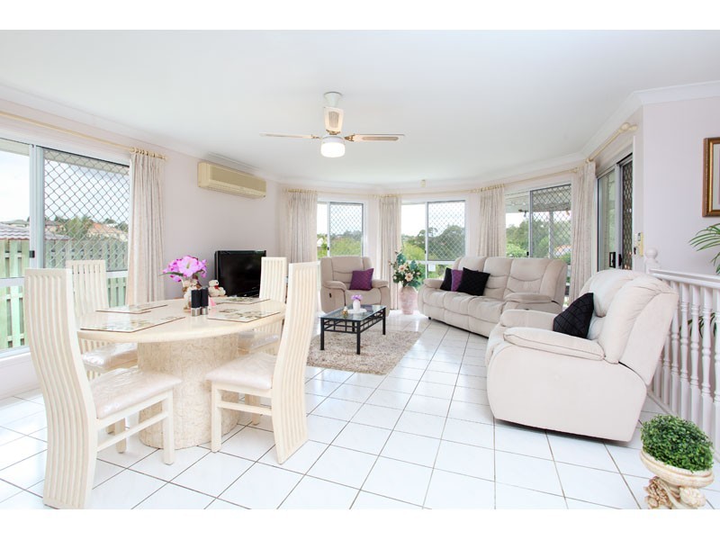 16 Oak Place, Mackenzie QLD 4156