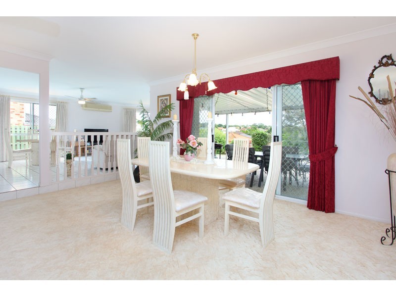 16 Oak Place, Mackenzie QLD 4156