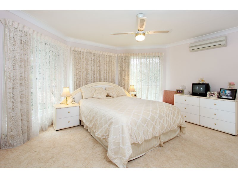 16 Oak Place, Mackenzie QLD 4156