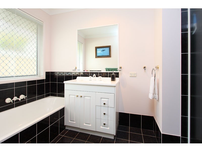 16 Oak Place, Mackenzie QLD 4156